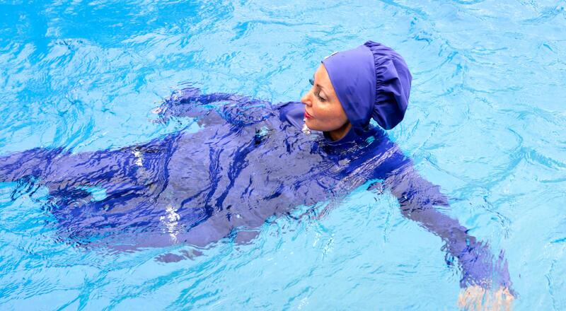 Co to jest burkini? Poznaj strój kąpielowy dla muzułmanek