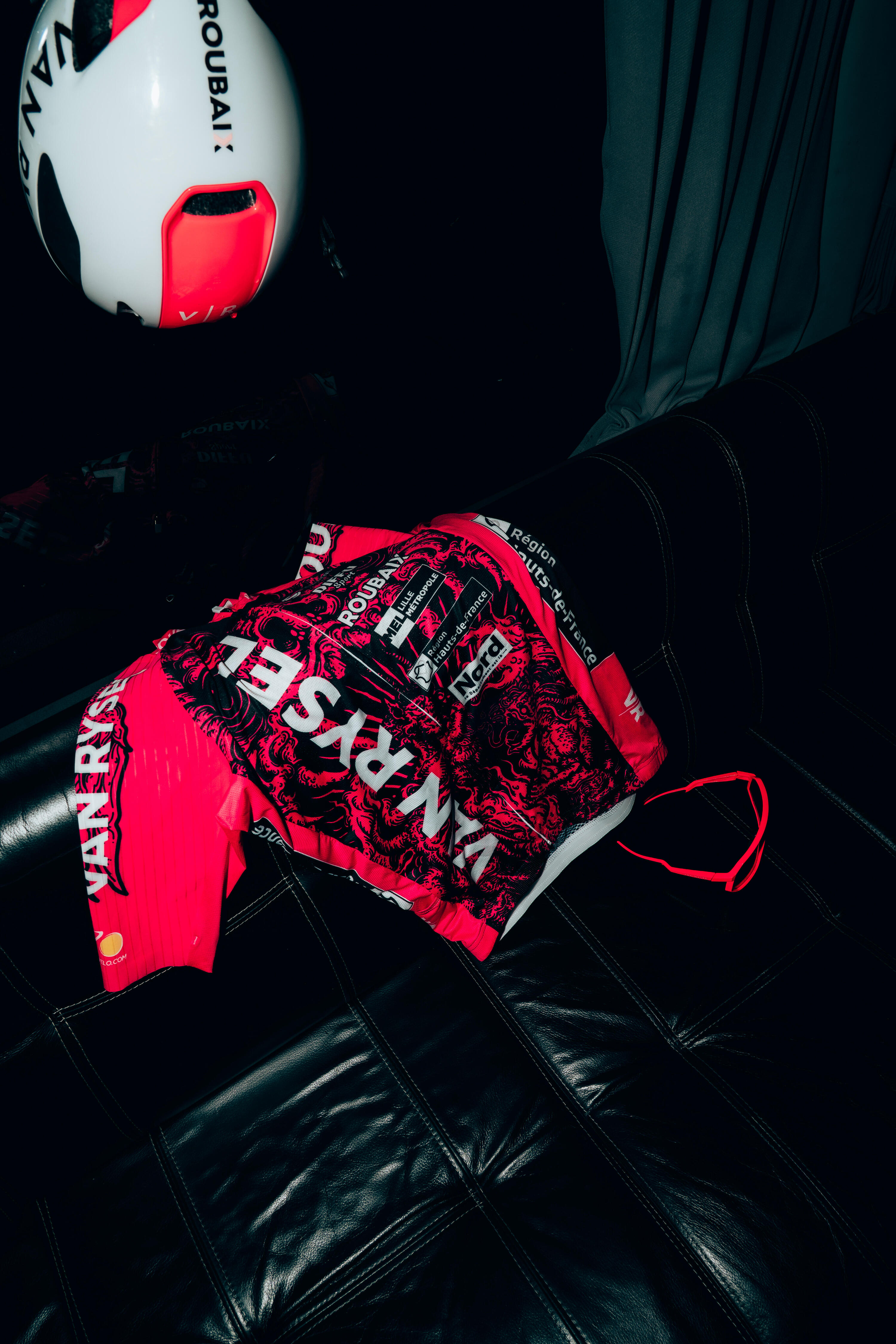 suit of van rysel roubaix 2026