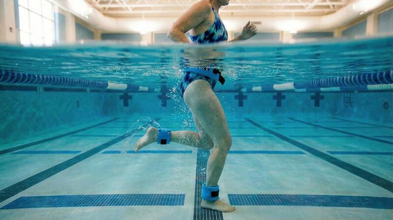 Aqua jogging dla biegaczy – czy można biegać w wodzie?