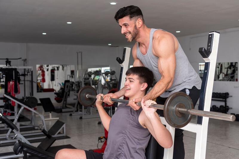 Czy trening siłowy hamuje wzrost w młodym wieku?