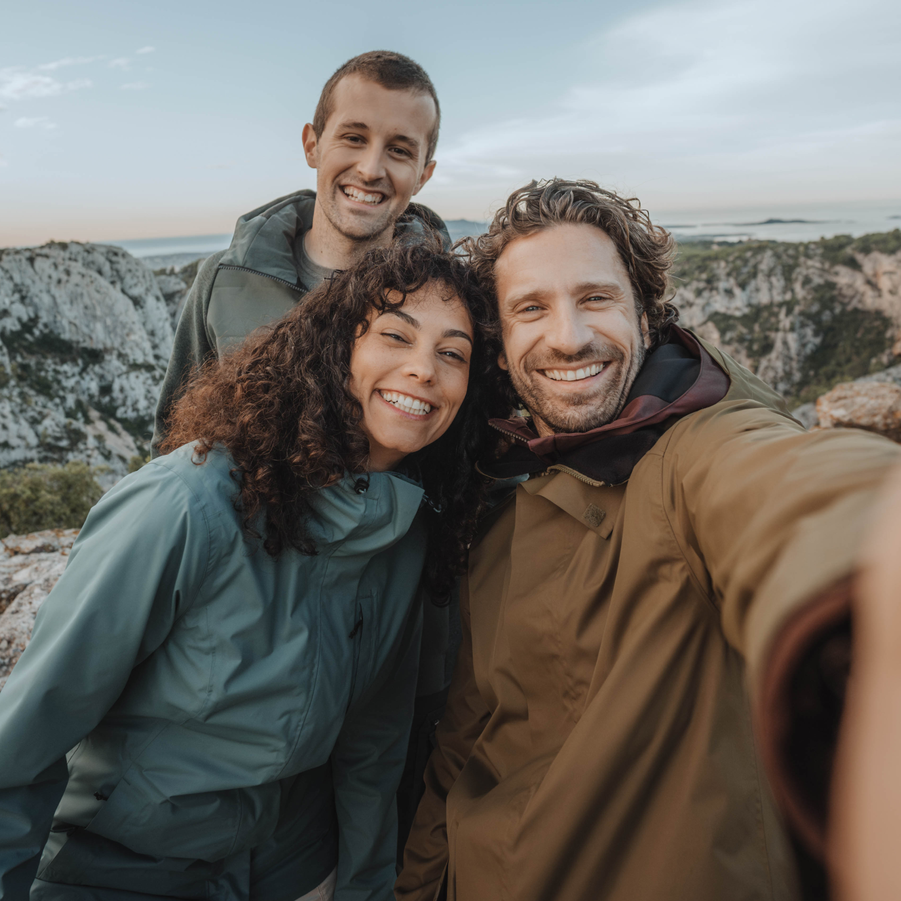 Drei Menschen die Lachen