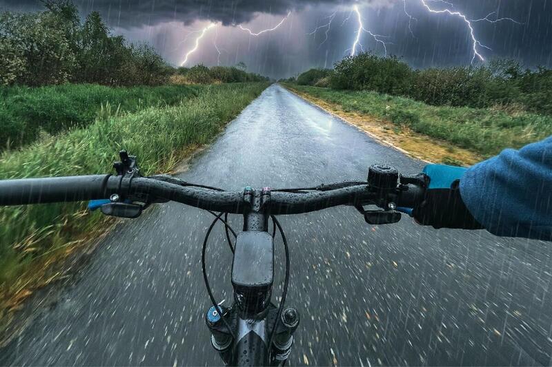 Burza a jazda na rowerze – bezpieczeństwo