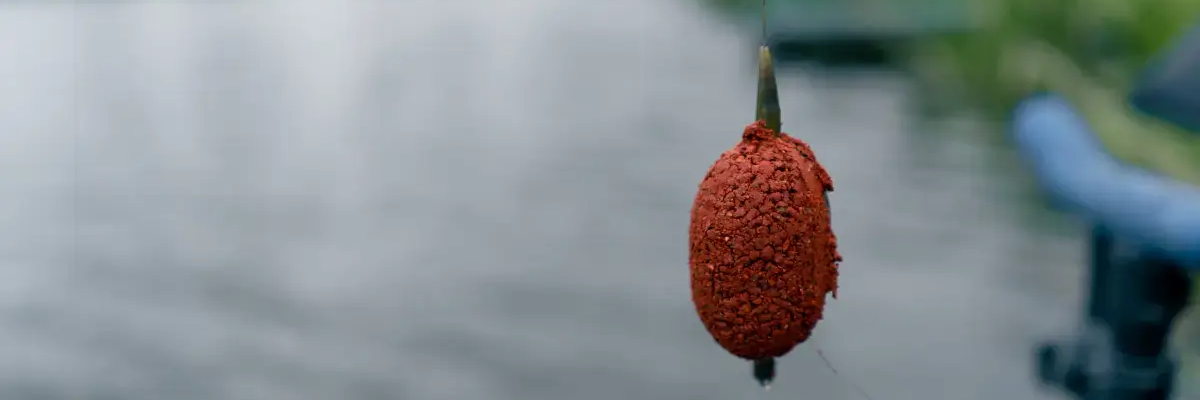Pellet do metody feeder wiszący na wędce
