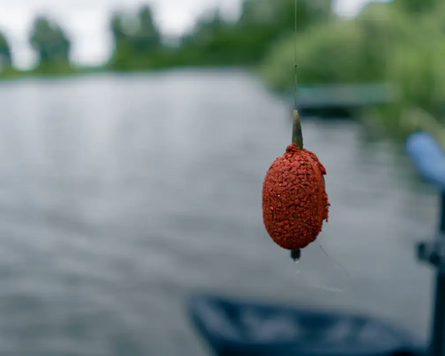 Pellet do metody feeder wiszący na wędce