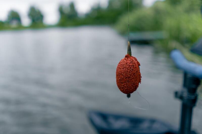 Dobór pelletów do metody feeder – poradnik wędkarski 
