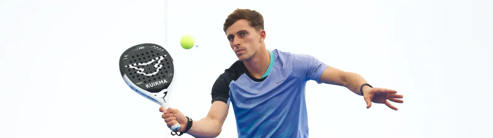 padel oyuncusu