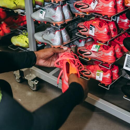 Brighton Labeau: Fussball