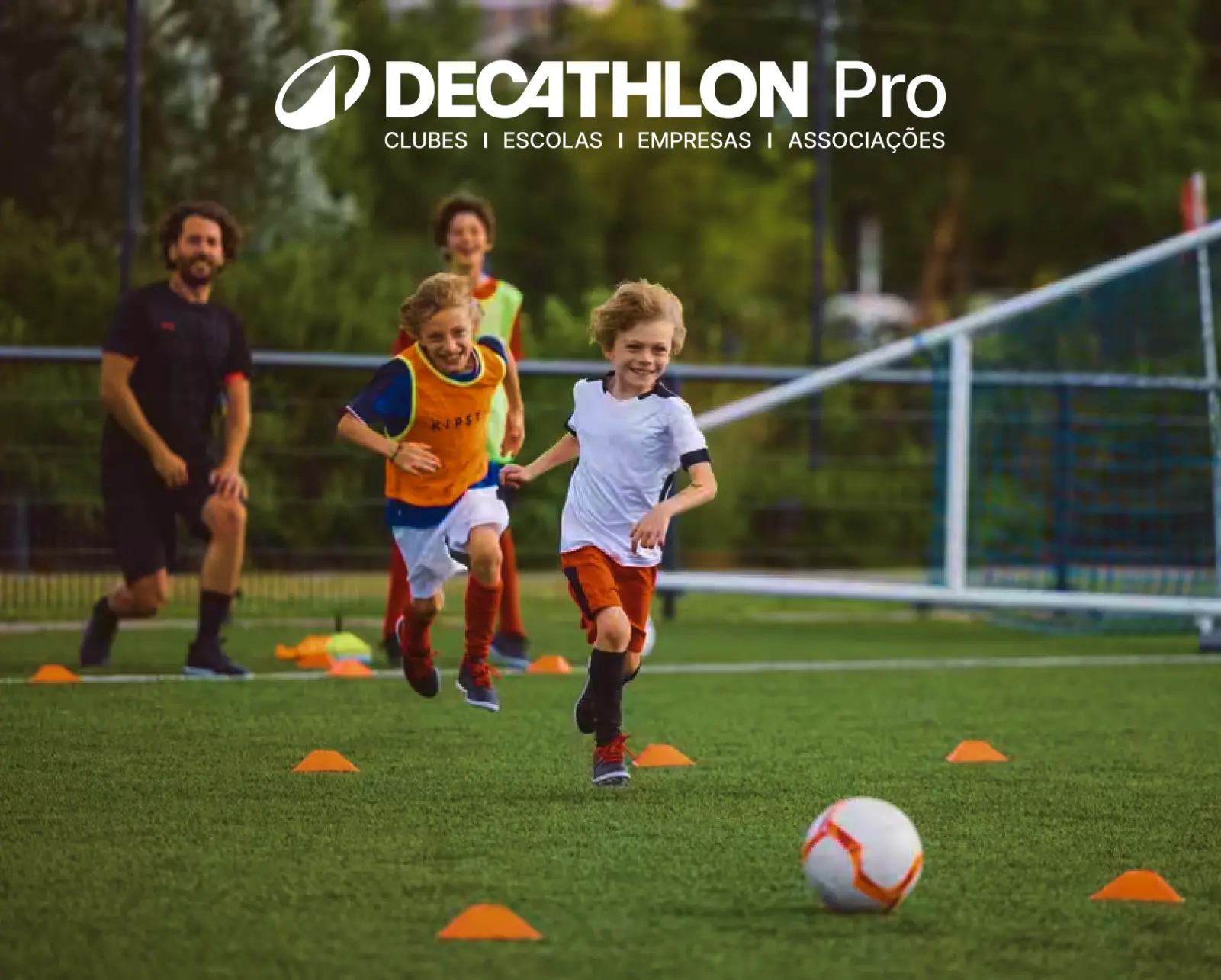 Interface Decathlon Pro, destacar o formulário digital simples para preenchimento de pedidos de orçamento para empresas e associações