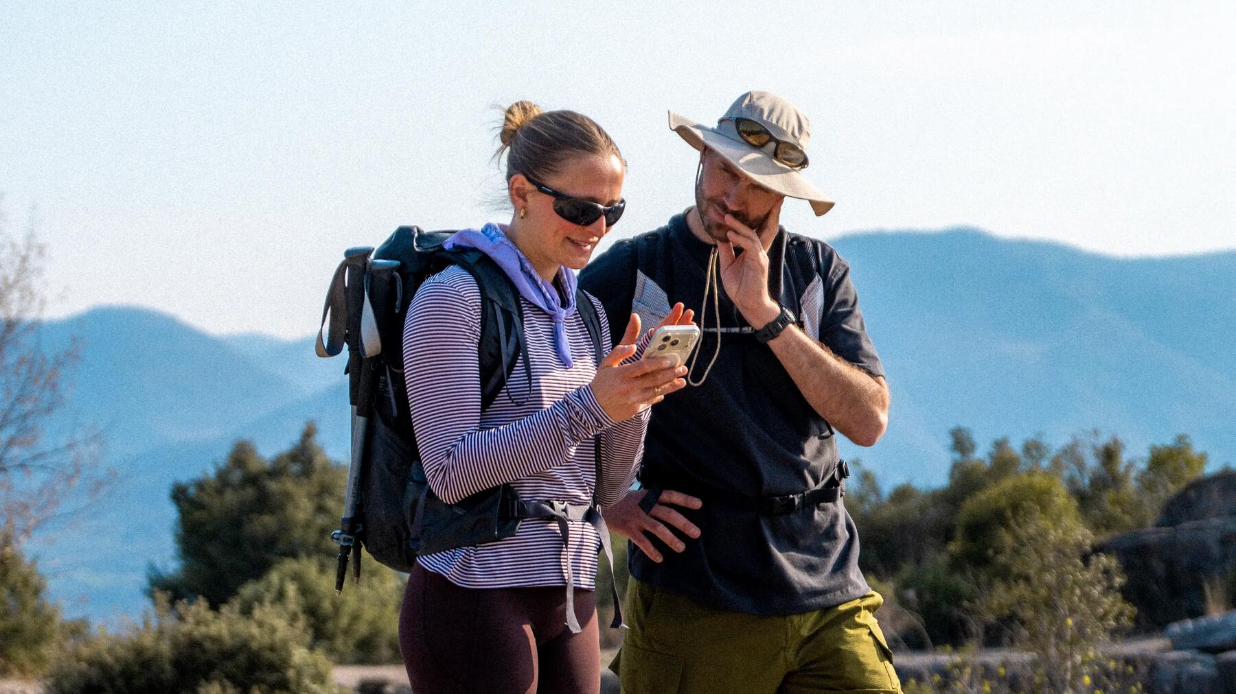Neben guter Wanderausrüstung ist auch eine Map für den Wanderweg entlang der Mosel hilfreich
