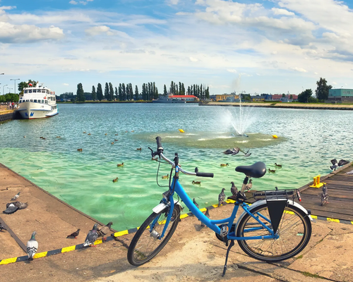 Rower stojący na trasie Blue Velo