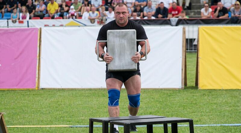Spacer farmera – intensywny trening siłowy 