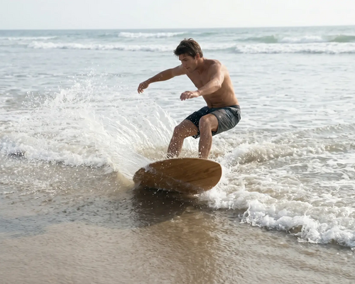 Mężczyzna trenujący skimboarding