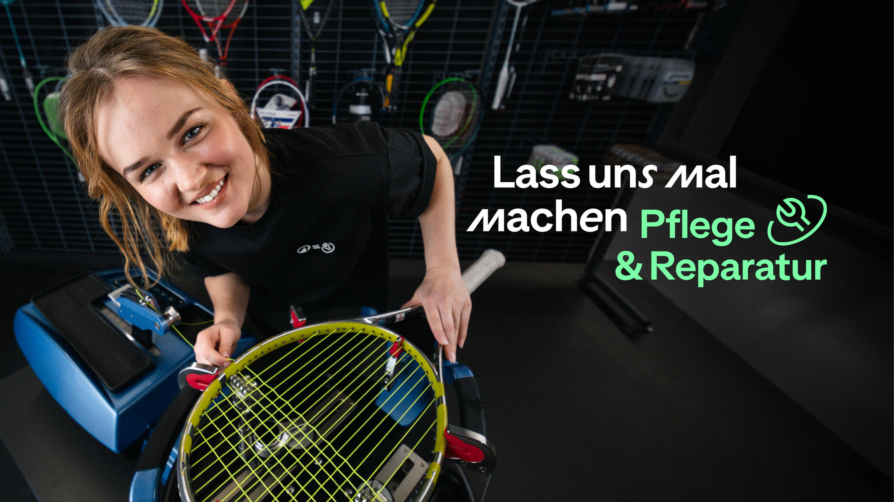 Tennisschläger wird bespannt.