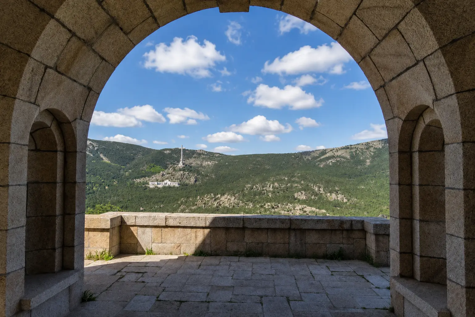 ermita cerca del valle de los caidos