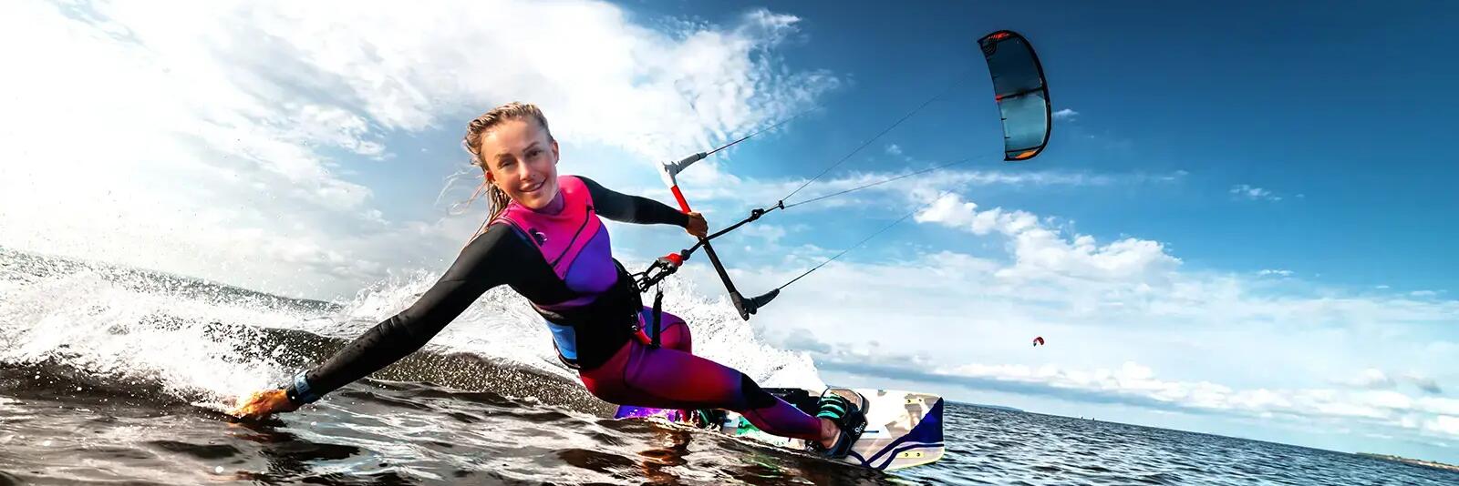 Kobieta trenująca skurfing