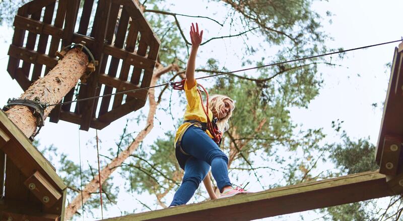Co to jest park linowy? Sprawdź, czym jest to miejsce!