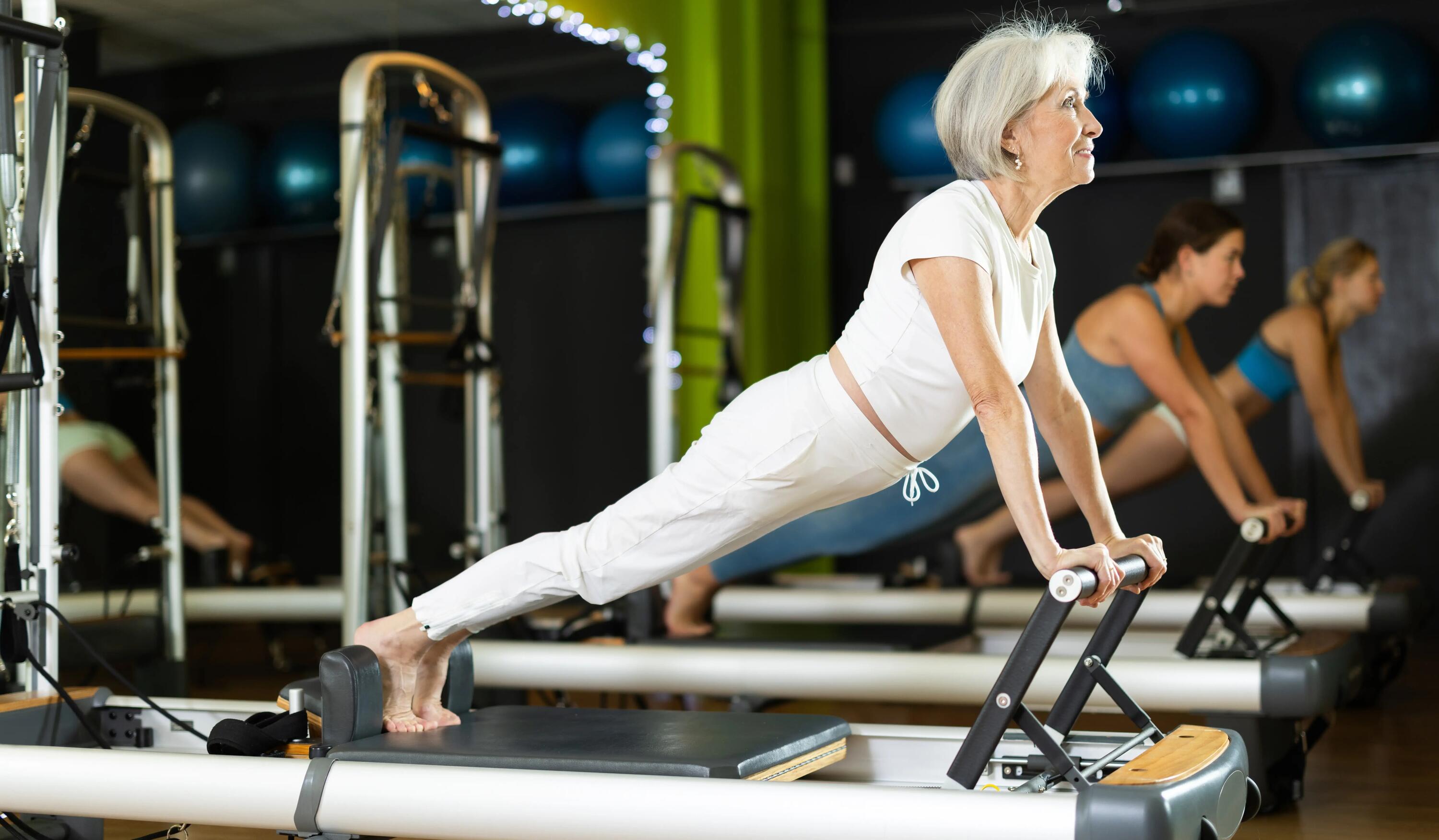 Ćwiczenia z deską do pilatesu – wykonaj kompleksowy trening!