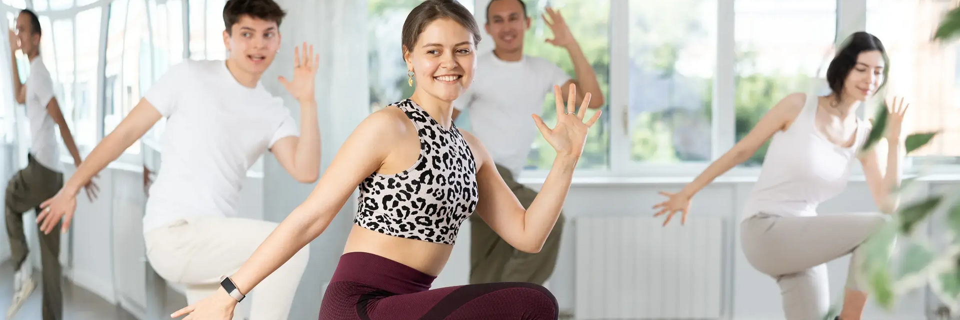 Ludzie ćwiczący zumbę toning