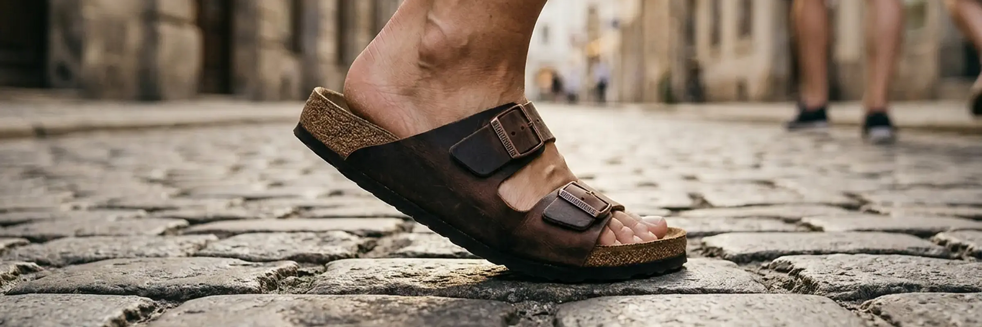 Mężczyzna w klapku Birkenstock