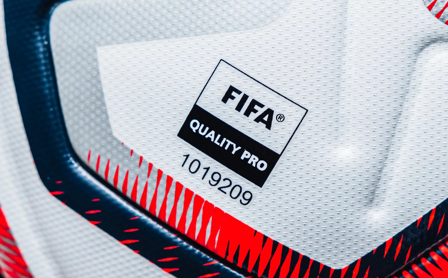 De nieuwe Pro League bal met FIFA Quality Pro-label