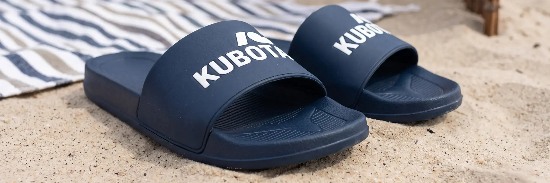 Klapki kubota na plaży