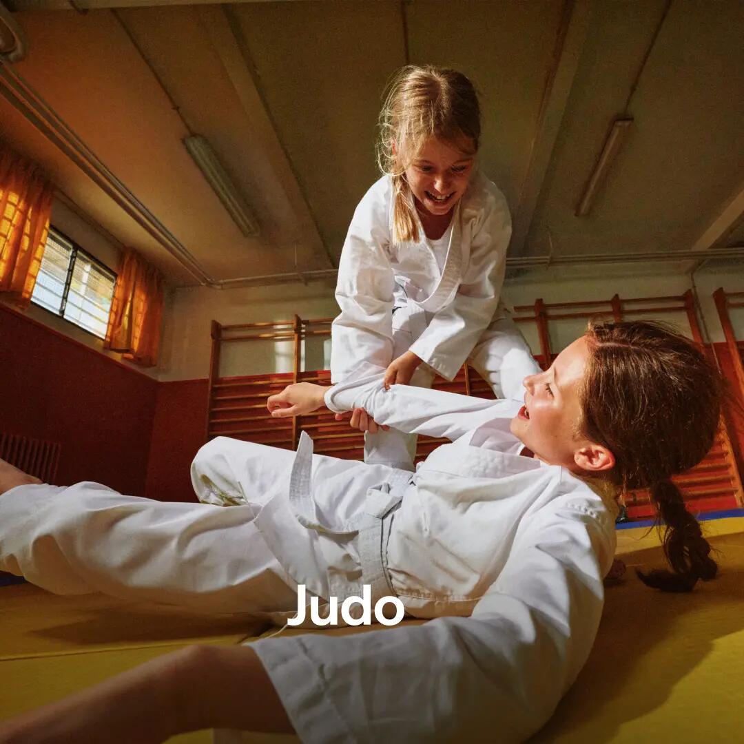 meisjes in judopak