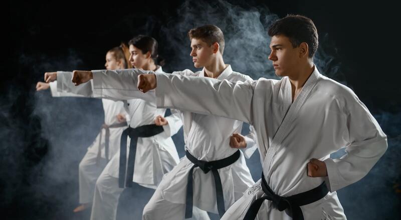 Zenkutsu dachi – poznaj pozycję wykroczną w karate