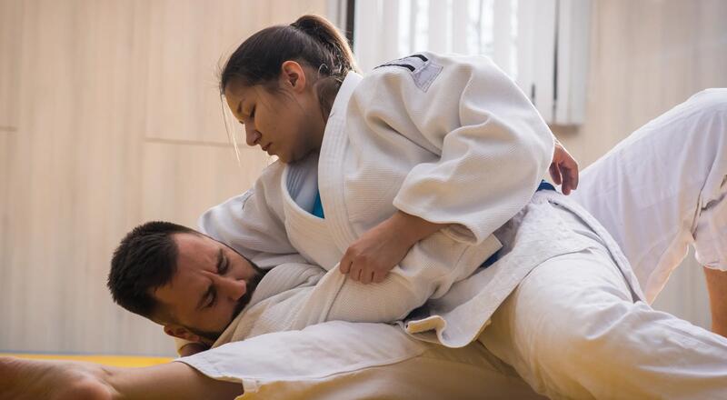 Duszenie trójkątne rękoma w sztukach walki – Arm Triangle Choke