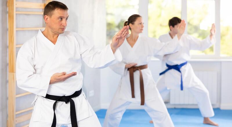Kiba dachi w karate – jak poprawnie wykonać pozycję jeźdźca?