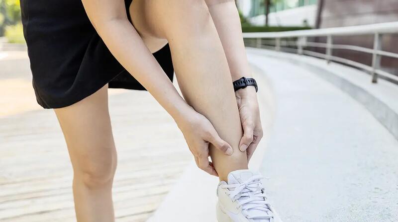 Unoszenie palców stóp (tibialis raises) – opis ćwiczenia