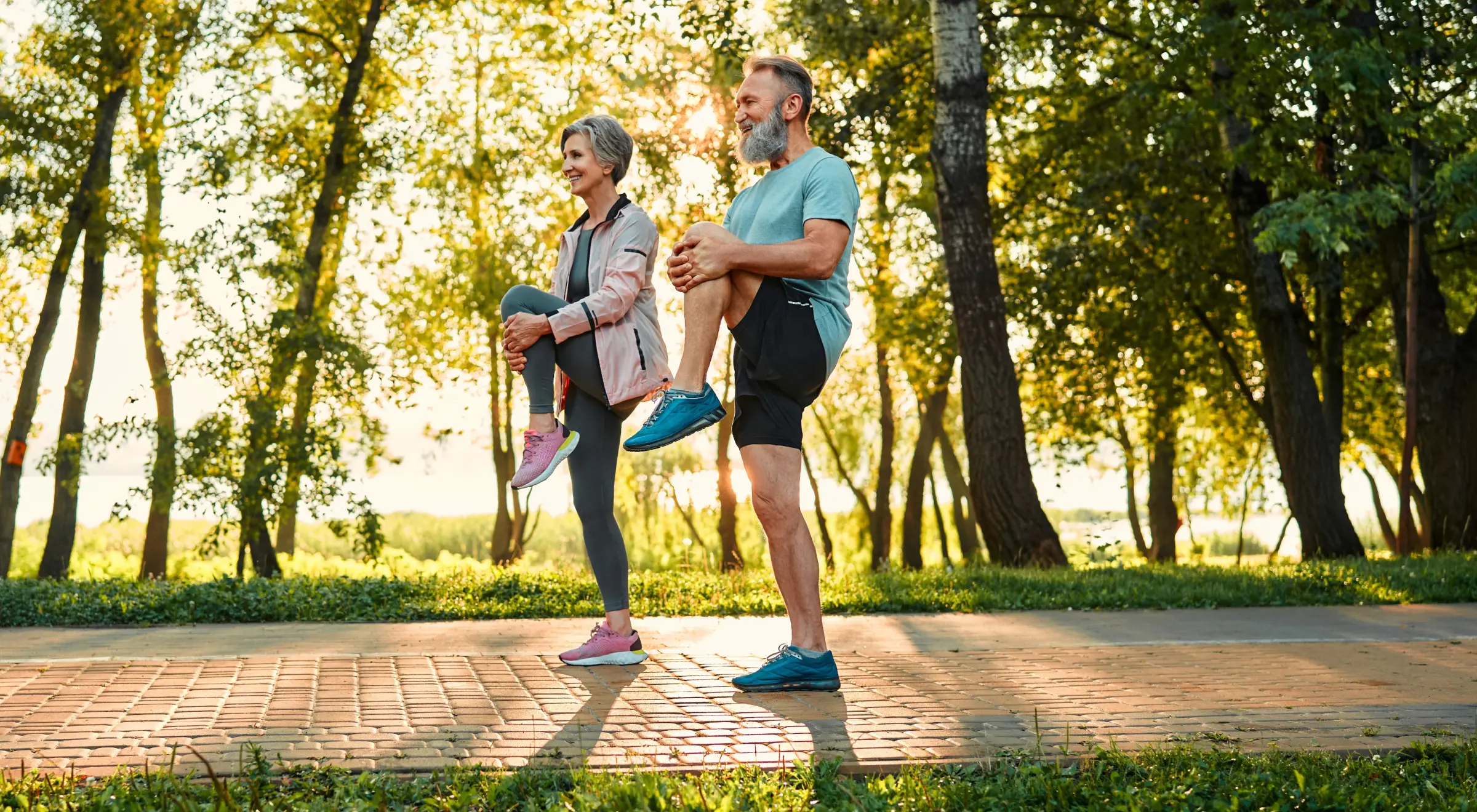 Ćwiczenia dla seniorów na stojąco – zasady, plan i bezpieczeństwo