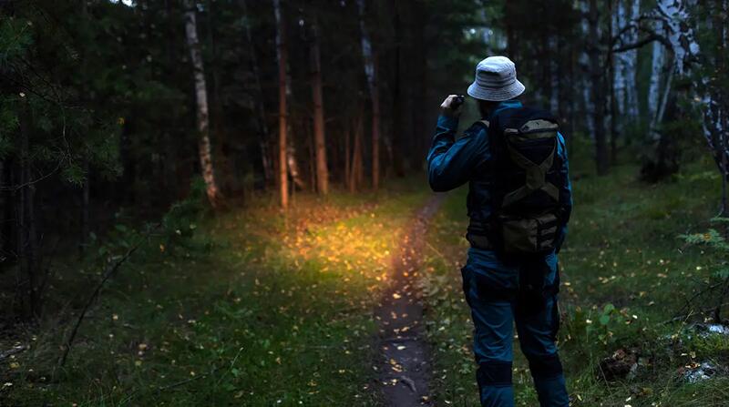 Latarkowy berek – popularna zabawa po zmierzchu dla każdego