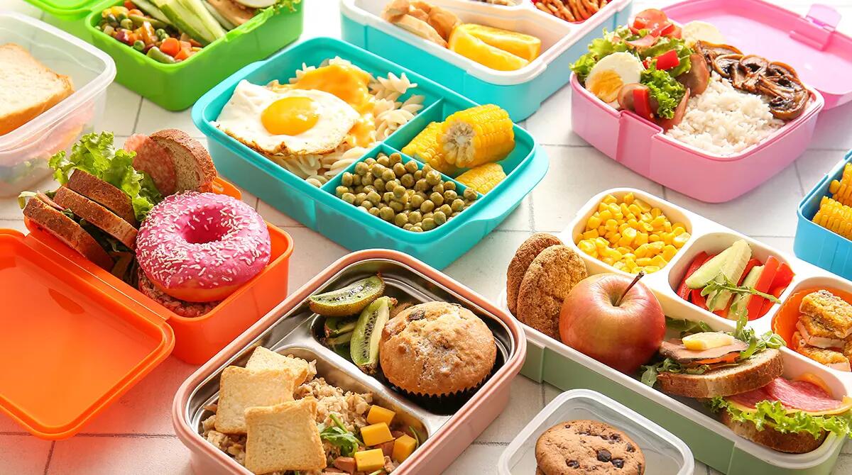Jedzenie w lunchboxach dla dzieci