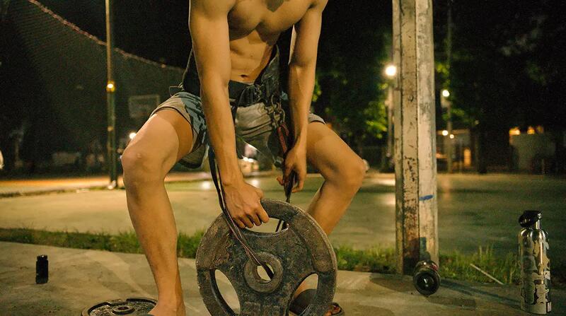 Co to jest street lifting? Street workout z obciążeniem