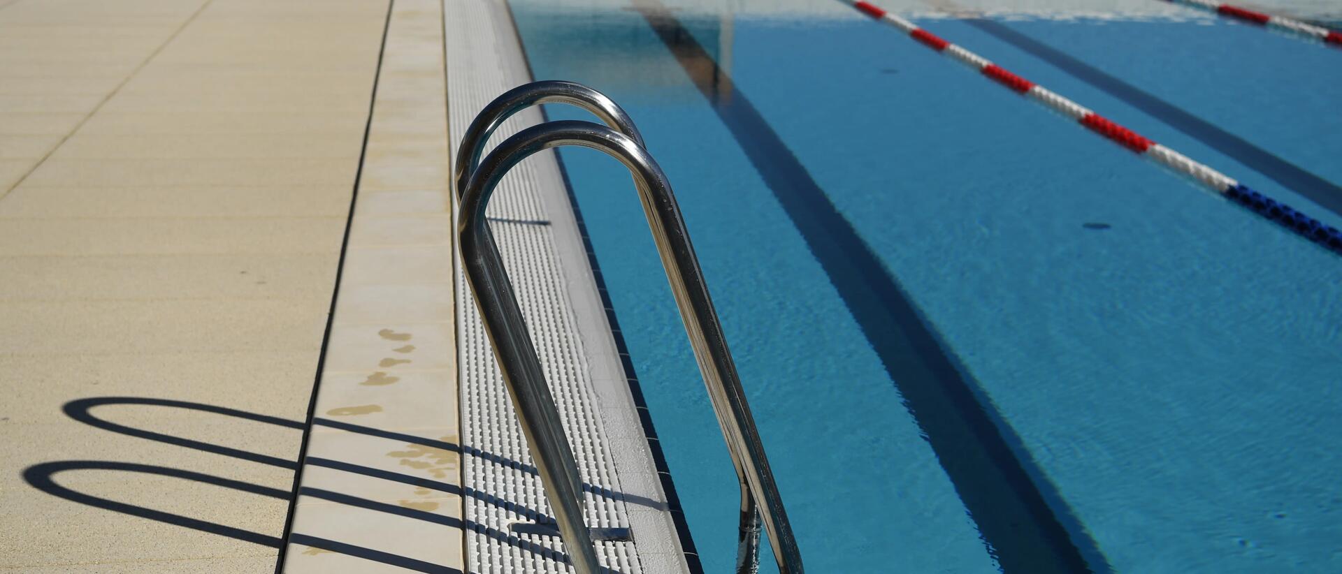 basen sportowy z drabinką