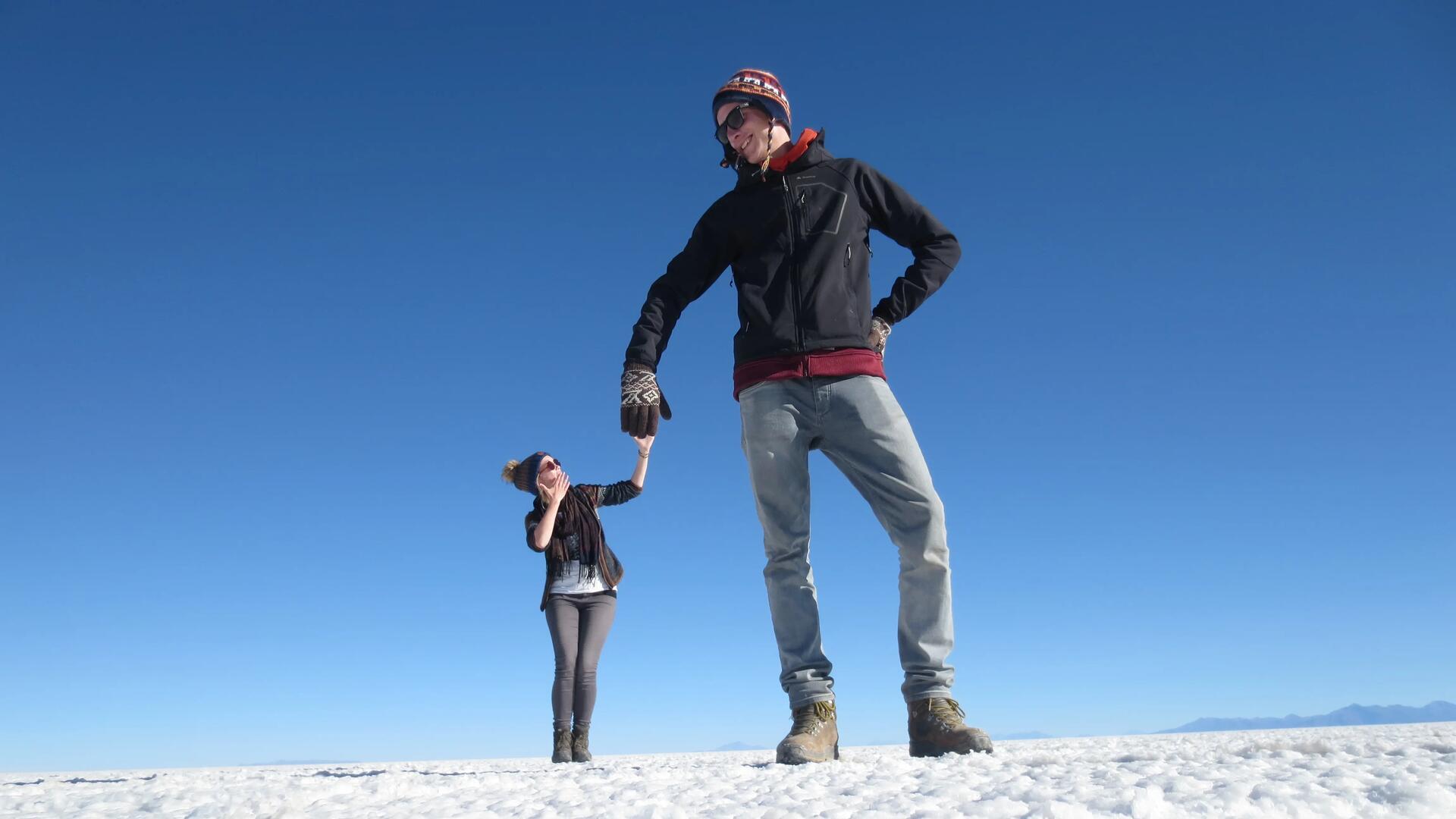 simon-bacpacking-bolivia-couple