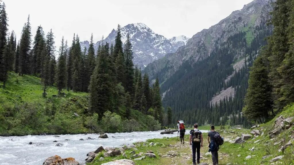 sven-kirghizistan-berg-rivier
