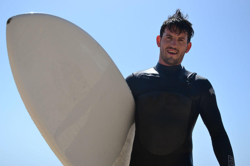 Surf em Tofino, entrevista: «Surfar na companhia das orcas: uma experiência mítica»