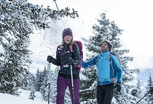 Discover all the benefits of snow hiking