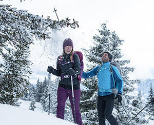 Descobrir os benefícios da caminhada na neve