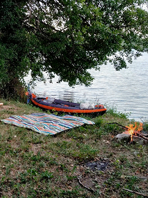 trip kayak rhone france bivouac