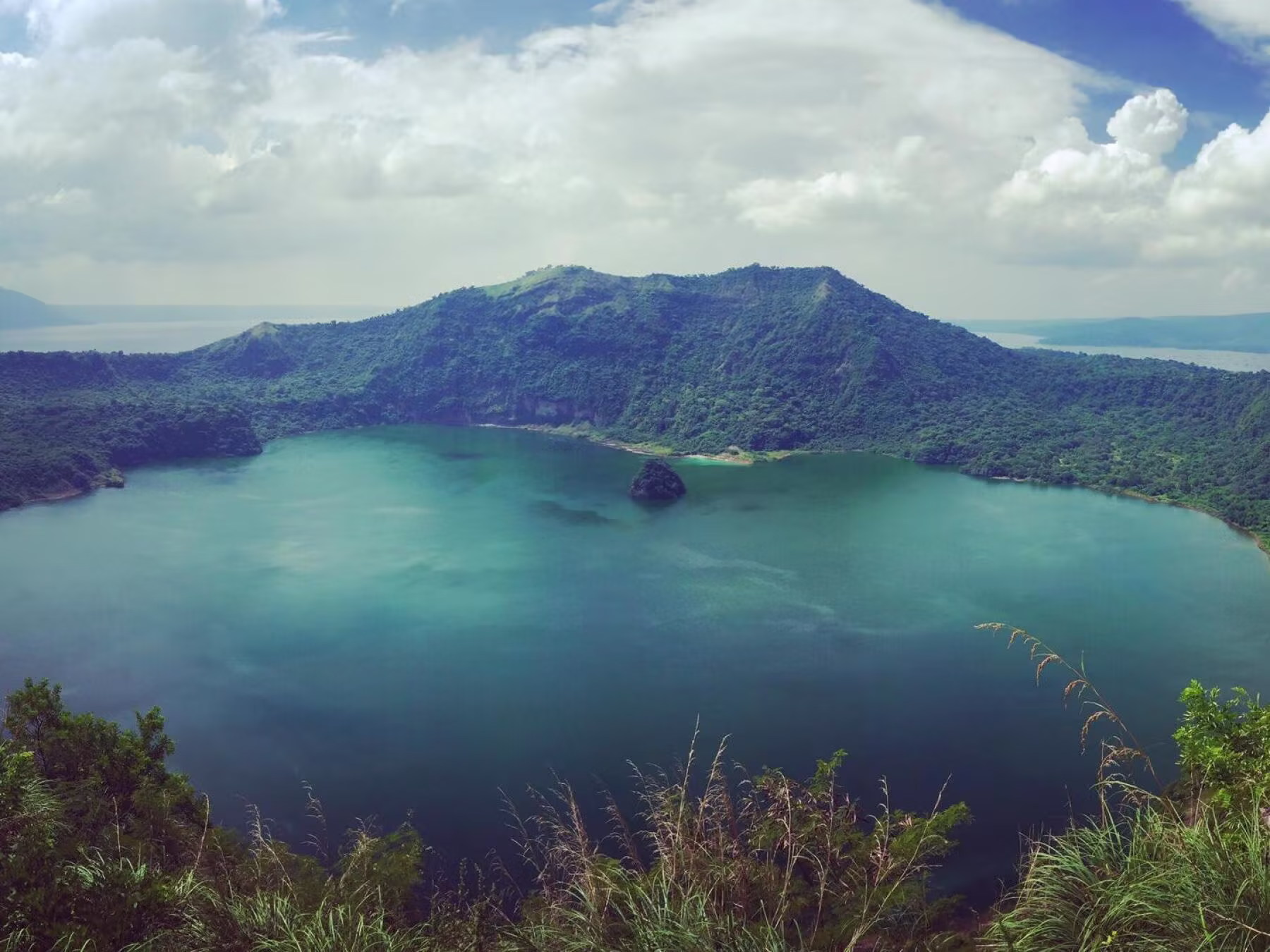 Taal Lac l'immense cratère de volcan © Taal Lac l'immense cratère de volcan