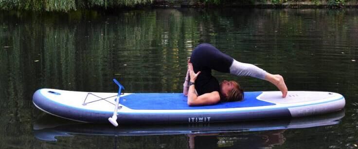 SUP yoga posture charrue