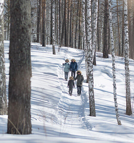 Escolher entre botas ou calçado baixo para caminhada na neve: os conselhos decathlon