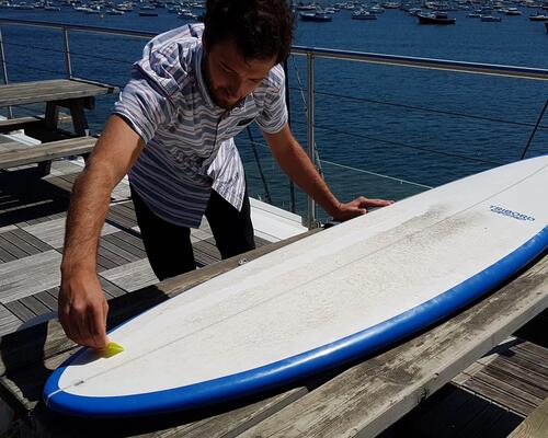 ¿Cómo mantener correctamente tu equipo de surf?