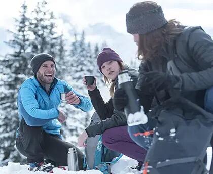 choisir la bonne tenue pour randonner sur neige avec les conseils Quechua