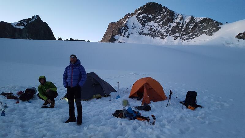 Waar en hoe stel je best je tent op in de sneeuw?