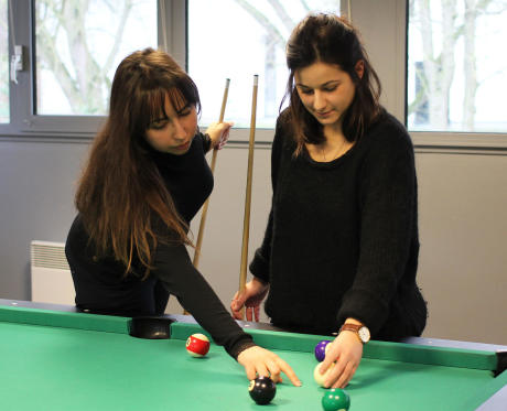 Billard au féminin en entreprise Billard au féminin en entreprise