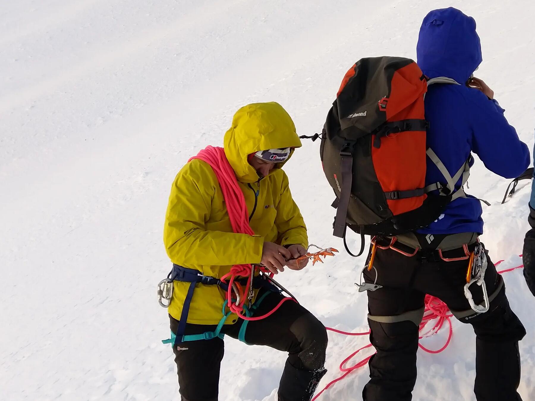 touw-alpinisme-sneeuw