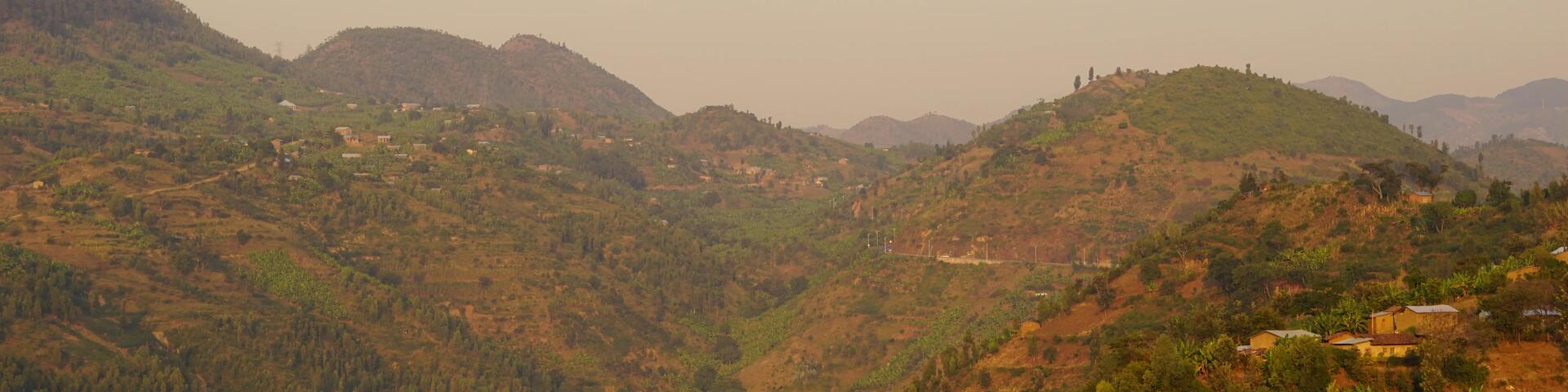 tb-rwanda-heuvels-zonsondergang